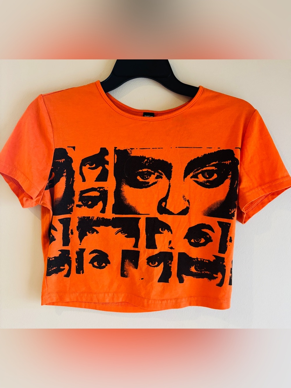 90s Figure Graphic Y2k Crop Tee - Large